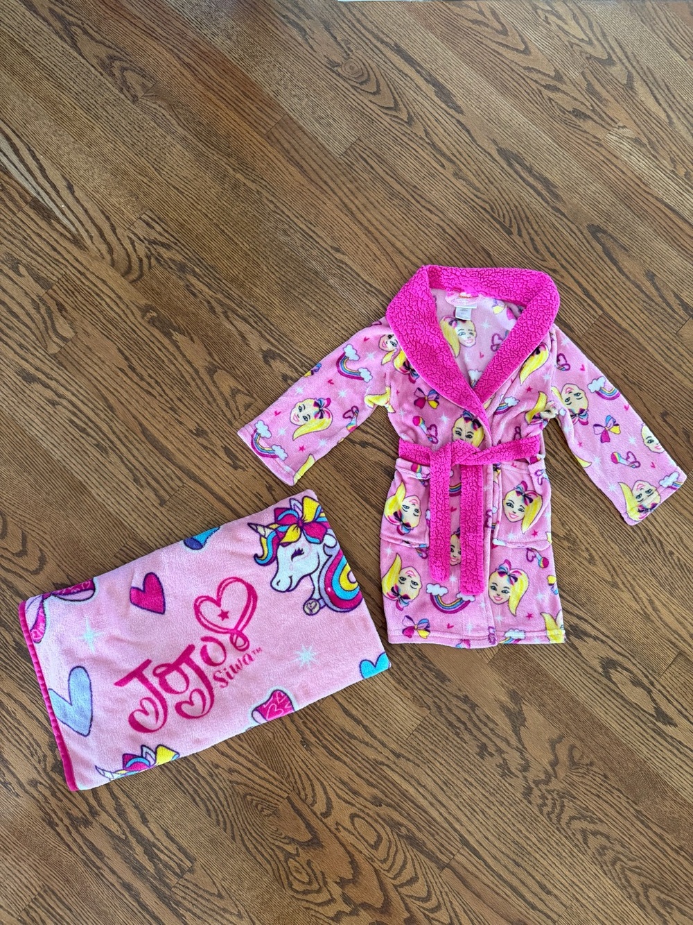 Size 6 Girls Plush Pink JoJo Siwa Robe and Blanket